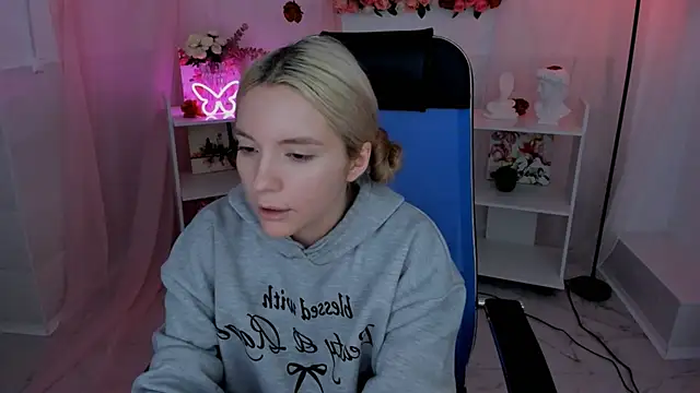 AuroraWrenfield online show from September 9, 7:41 am