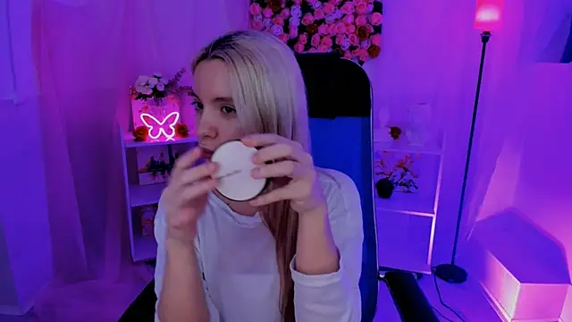 AuroraWrenfield online show from September 12, 1:28 am