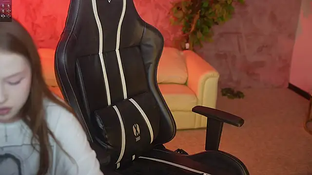 Snapshot of Goldie_Flame chatting on September 12, 11:37 pm Goldie Flame online show from September 12, 11:37 pm