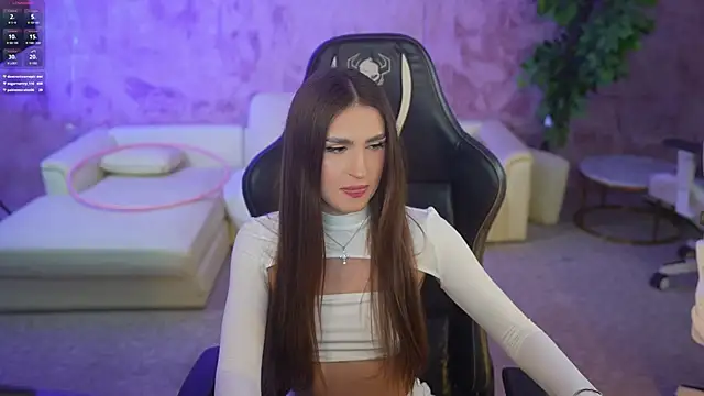 Snapshot of Goldie_Flame chatting on October 9, 6:50 pm Goldie Flame online show from October 9, 6:50 pm