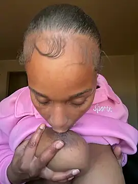 Snapshot of yummy0322 chatting on November 23, 3:45 pm yummy0322 online show from November 23, 3:45 pm