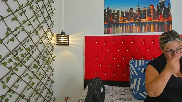 carolinacrus01 online show from October 31, 3:02 pm