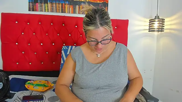 carolinacrus01 online show from November 25, 3:34 pm