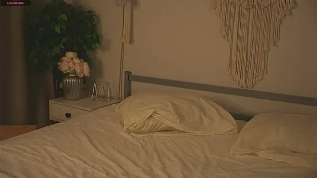 Snapshot of Lu__Lane chatting on September 17, 7:54 am Lu Lane online show from September 17, 7:54 am