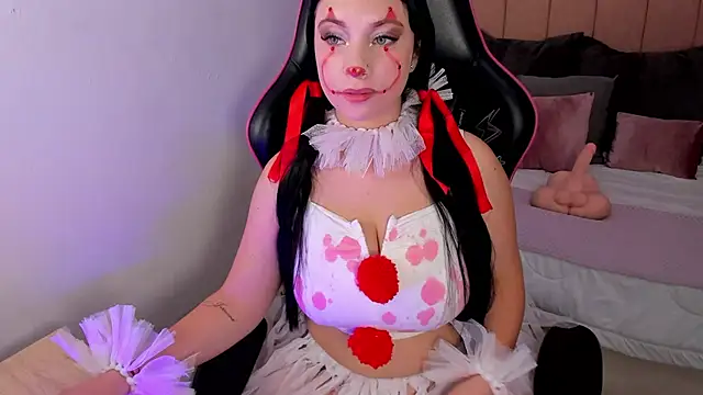 Snapshot of cloe_weiss chatting on October 31, 1:12 pm cloe weiss online show from October 31, 1:12 pm