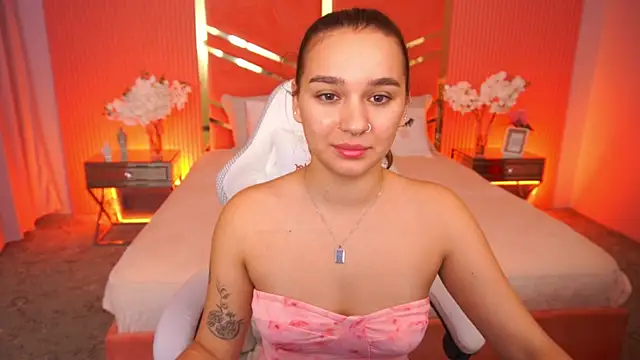 Snapshot of UrMuseOn chatting on September 21, 6:26 am UrMuseOn online show from September 21, 6:26 am