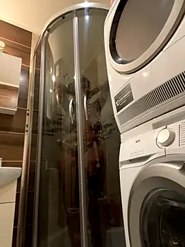 Snapshot of Piggiteablacktea chatting on November 5, 5:24 pm Piggiteablacktea online show from November 5, 5:24 pm