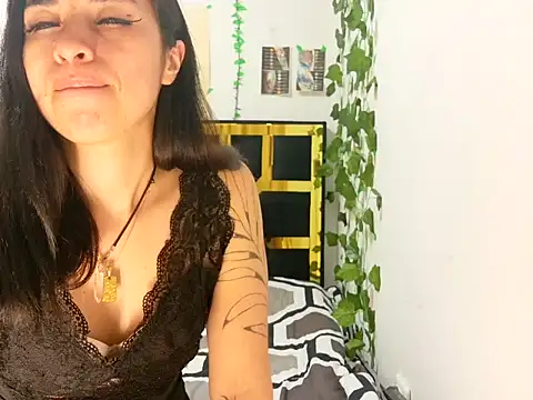 lucywhite13 online show from September 15, 11:16 pm