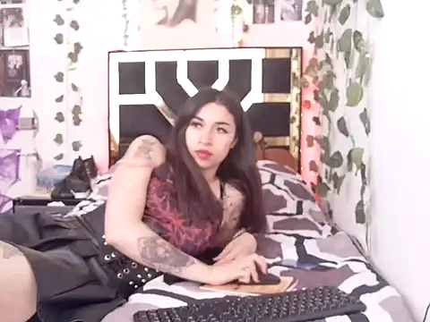 lucywhite13 online show from November 3, 3:13 pm