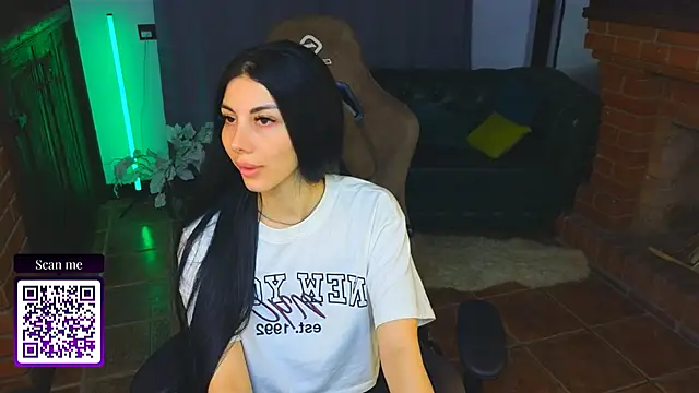 Emmi Swon online show from September 29, 8:57 pm