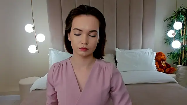 KiraHolli online show from November 24, 3:06 am