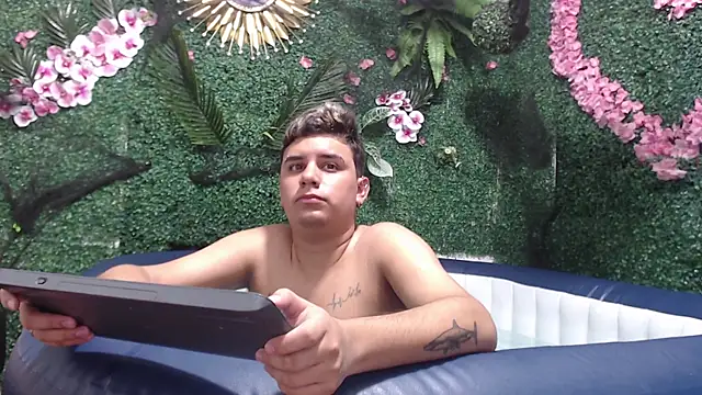 DavilANDkevin2 online show from November 1, 2:57 am