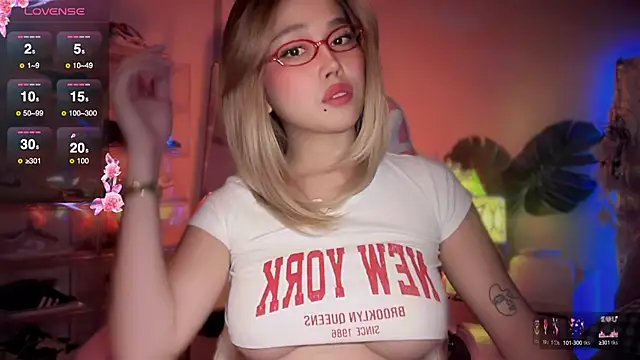 Snapshot of SarasayTS chatting on September 25, 4:54 pm SarasayTS online show from September 25, 4:54 pm