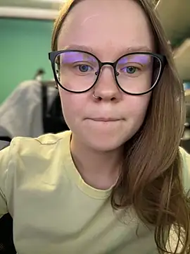 Snapshot of _CherryBloom_ chatting on September 9, 12:59 pm CherryBloom online show from September 9, 12:59 pm