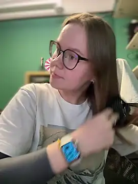 Snapshot of _CherryBloom_ chatting on September 12, 1:11 pm CherryBloom online show from September 12, 1:11 pm