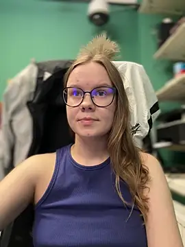 Snapshot of _CherryBloom_ chatting on September 16, 12:28 pm CherryBloom online show from September 16, 12:28 pm