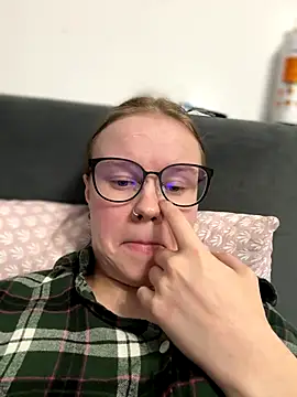 Snapshot of _CherryBloom_ chatting on September 21, 5:36 pm CherryBloom online show from September 21, 5:36 pm