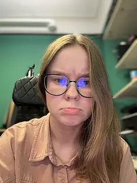 Snapshot of _CherryBloom_ chatting on September 22, 1:13 pm CherryBloom online show from September 22, 1:13 pm