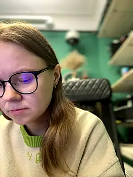 Snapshot of _CherryBloom_ chatting on September 24, 7:44 am CherryBloom online show from September 24, 7:44 am