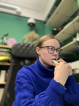 Snapshot of _CherryBloom_ chatting on September 25, 8:29 am CherryBloom online show from September 25, 8:29 am