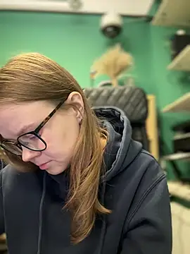 Snapshot of _CherryBloom_ chatting on September 29, 7:46 am CherryBloom online show from September 29, 7:46 am