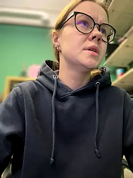 Snapshot of _CherryBloom_ chatting on September 29, 7:51 pm CherryBloom online show from September 29, 7:51 pm