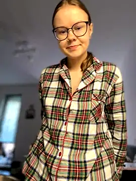 Snapshot of _CherryBloom_ chatting on September 30, 8:19 am CherryBloom online show from September 30, 8:19 am