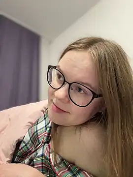 Snapshot of _CherryBloom_ chatting on September 30, 8:25 pm CherryBloom online show from September 30, 8:25 pm