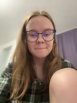 Snapshot of _CherryBloom_ chatting on October 4, 7:34 pm CherryBloom online show from October 4, 7:34 pm