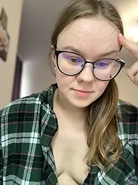 Snapshot of _CherryBloom_ chatting on October 21, 11:22 am CherryBloom online show from October 21, 11:22 am