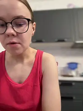 Snapshot of _CherryBloom_ chatting on November 15, 8:55 am CherryBloom online show from November 15, 8:55 am