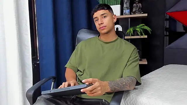 jaze bradley online show from November 26, 11:22 am