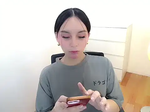 holly tabby online show from September 11, 8:31 pm