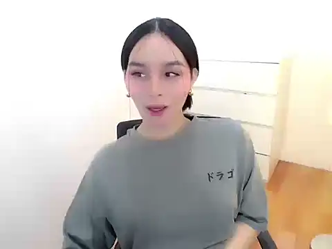 holly tabby online show from September 12, 8:31 pm