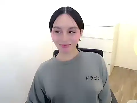 holly tabby online show from September 19, 8:20 pm