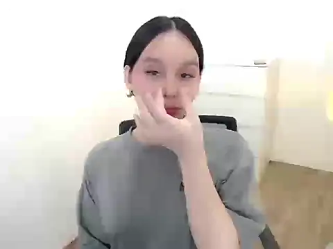 holly tabby online show from October 17, 7:05 pm