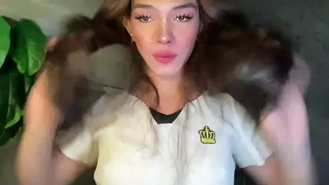 Snapshot of Misselliefayexxx chatting on December 1, 2:27 am Misselliefayexxx online show from December 1, 2:27 am