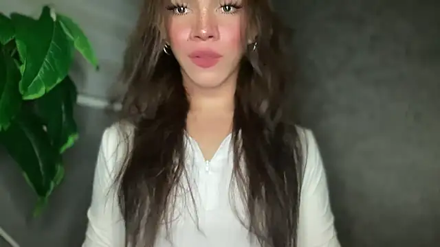 Snapshot of Misselliefayexxx chatting on December 17, 1:11 am Misselliefayexxx online show from December 17, 1:11 am