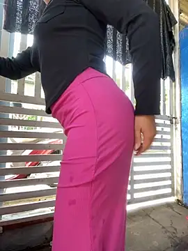 Snapshot of FishingGirl chatting on November 19, 2:22 am FishingGirl online show from November 19, 2:22 am