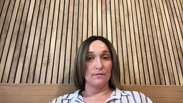 ElegantLilyXX online show from December 17, 1:06 pm