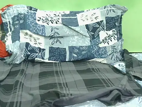 Snapshot of rockyy23boy chatting on November 27, 1:40 am rockyy23boy online show from November 27, 1:40 am