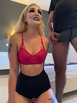 Snapshot of sexycouples35 chatting on October 10, 1:21 pm sexycouples35 online show from October 10, 1:21 pm