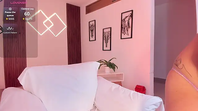 Miiaa jones online show from December 2, 1:05 pm