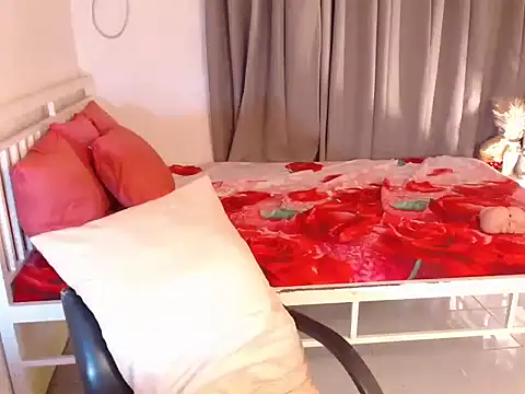 MaliaWang06 online show from October 13, 3:56 pm