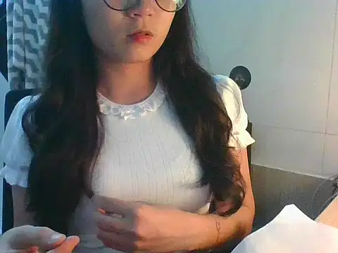 Linzly online show from October 12, 4:39 pm