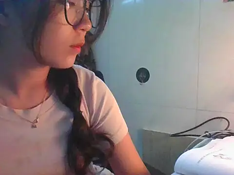 Linzly online show from October 14, 4:41 pm