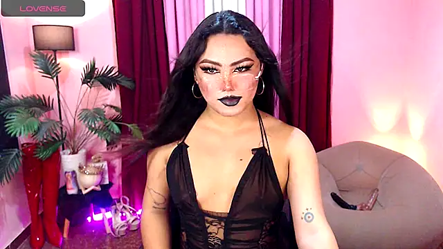 Snapshot of Unique_Maya chatting on October 16, 8:48 am Unique Maya online show from October 16, 8:48 am