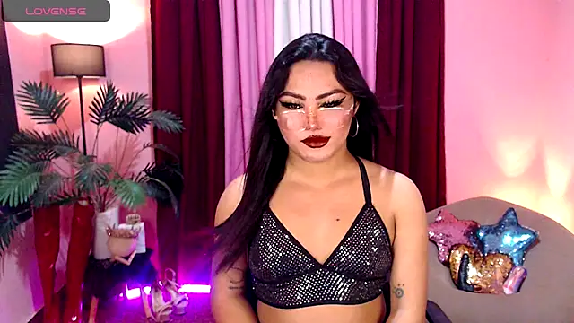 Snapshot of Unique_Maya chatting on October 17, 7:44 am Unique Maya online show from October 17, 7:44 am