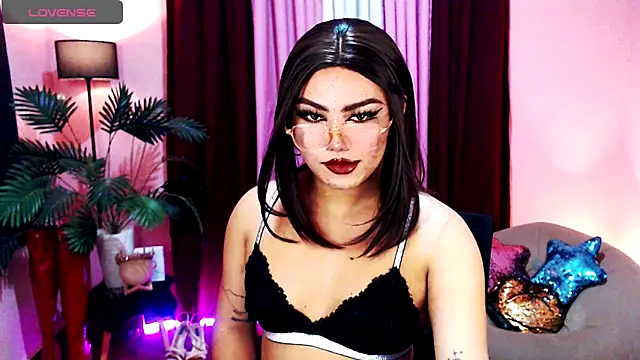 Snapshot of Unique_Maya chatting on October 24, 8:00 am Unique Maya online show from October 24, 8:00 am