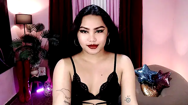 Snapshot of Unique_Maya chatting on November 12, 9:21 am Unique Maya online show from November 12, 9:21 am